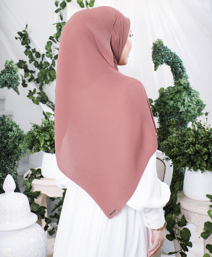 Hayyan Pleated Shawl (Dynasty Rose)