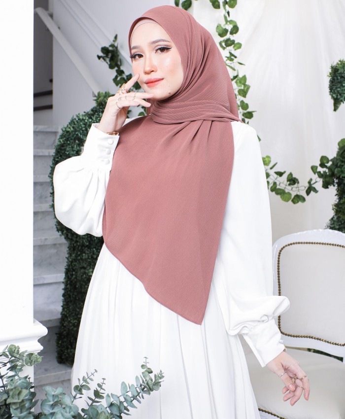 Hayyan Pleated Shawl (Dynasty Rose) - Minor Defect