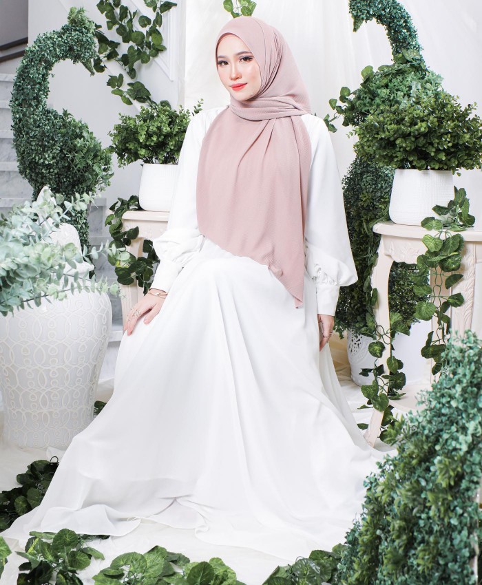 Hayyan Pleated Shawl (Lavish)