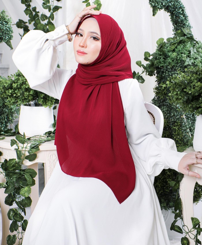 Hayyan Pleated Shawl (Imperial Red)