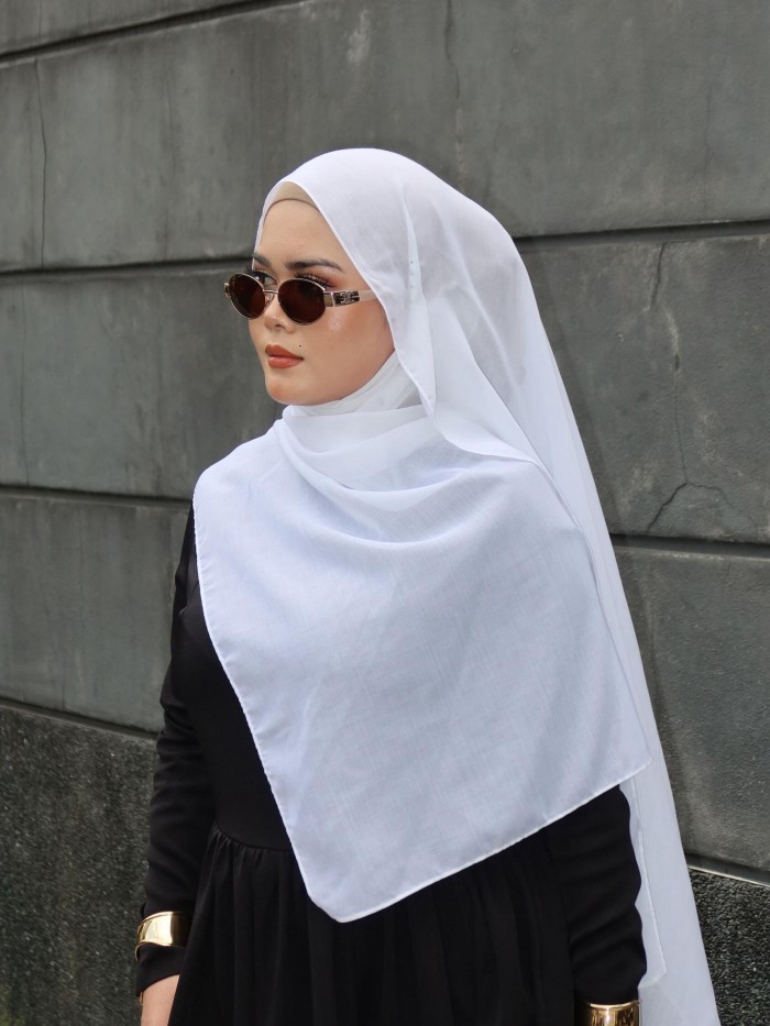 CLASSY COTTON SHAWL IN WHITE