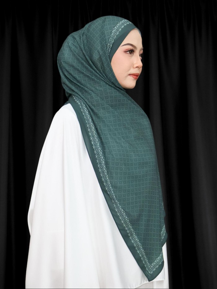 SHAWL CAHAYA SHAWAL IN EMERALD GREEN