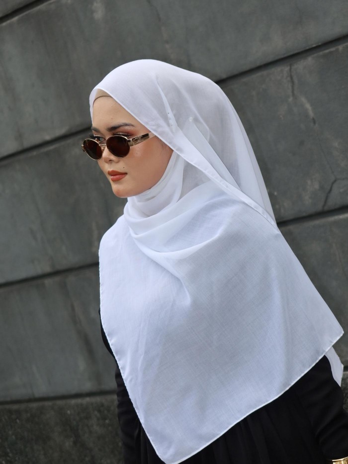 CLASSY COTTON SHAWL IN WHITE