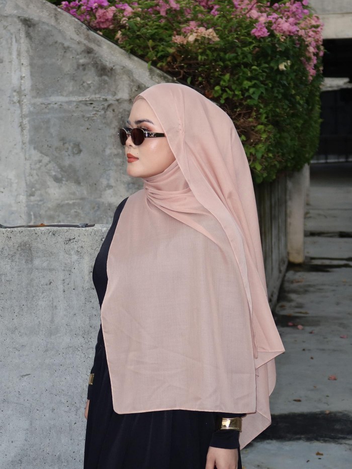 CLASSY COTTON SHAWL IN WARN VANILLA