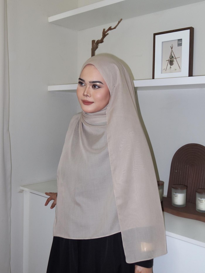 CLASSY COTTON SHAWL IN PALE GREEN