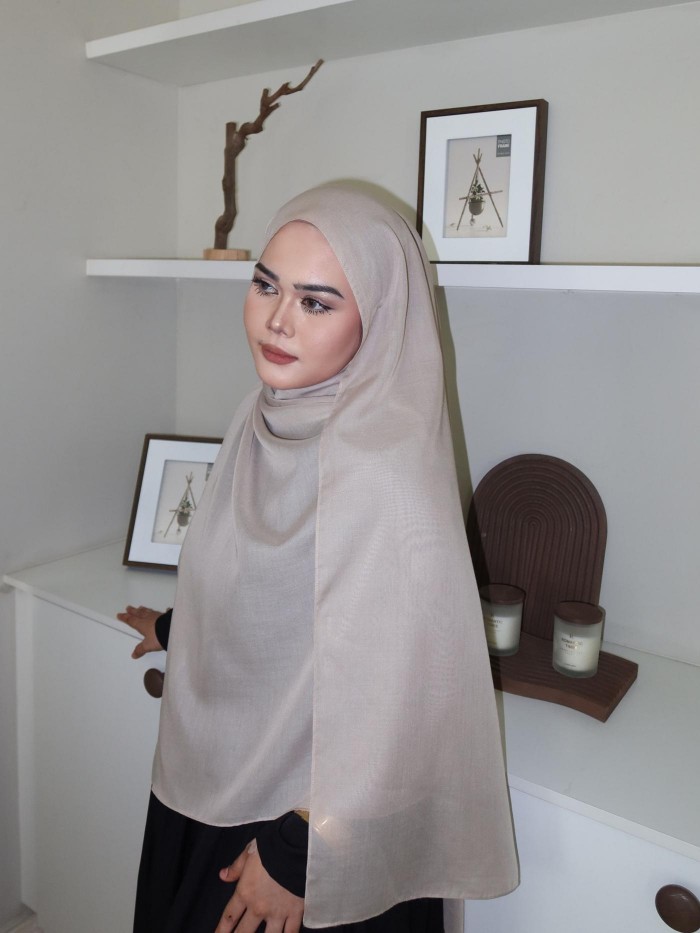 CLASSY COTTON SHAWL IN PALE GREEN