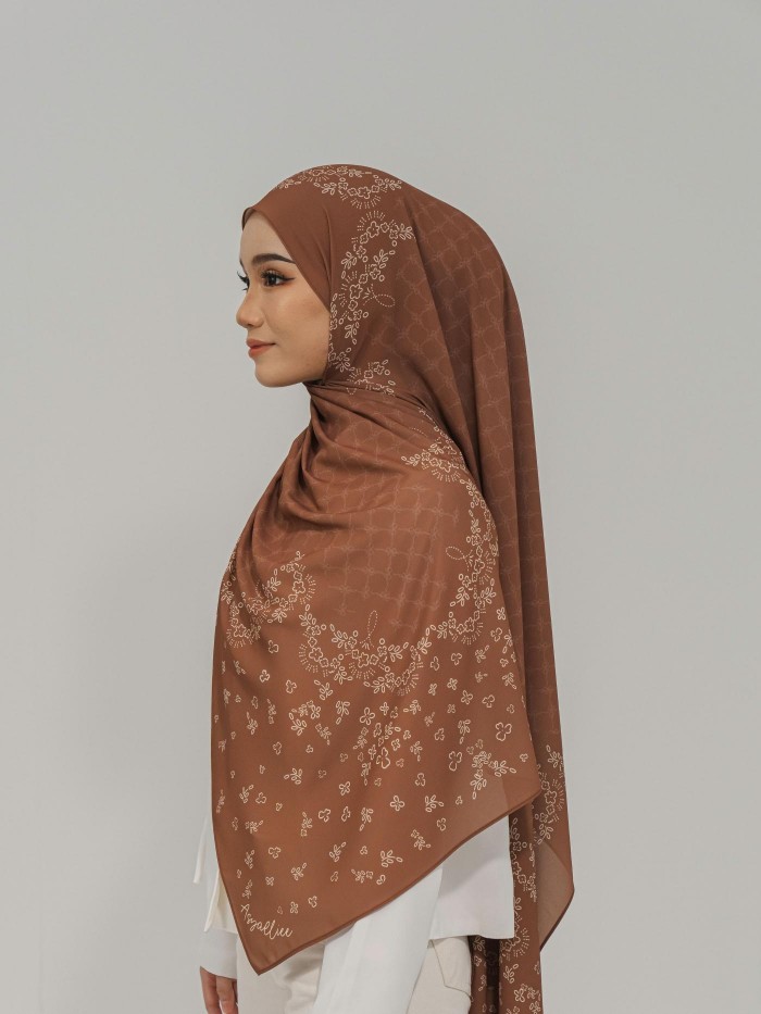 SHAWL CHARME IN WEDNESDAY