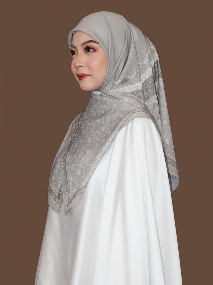 BAWAL CAHAYA QAMAR IN MUTIARA