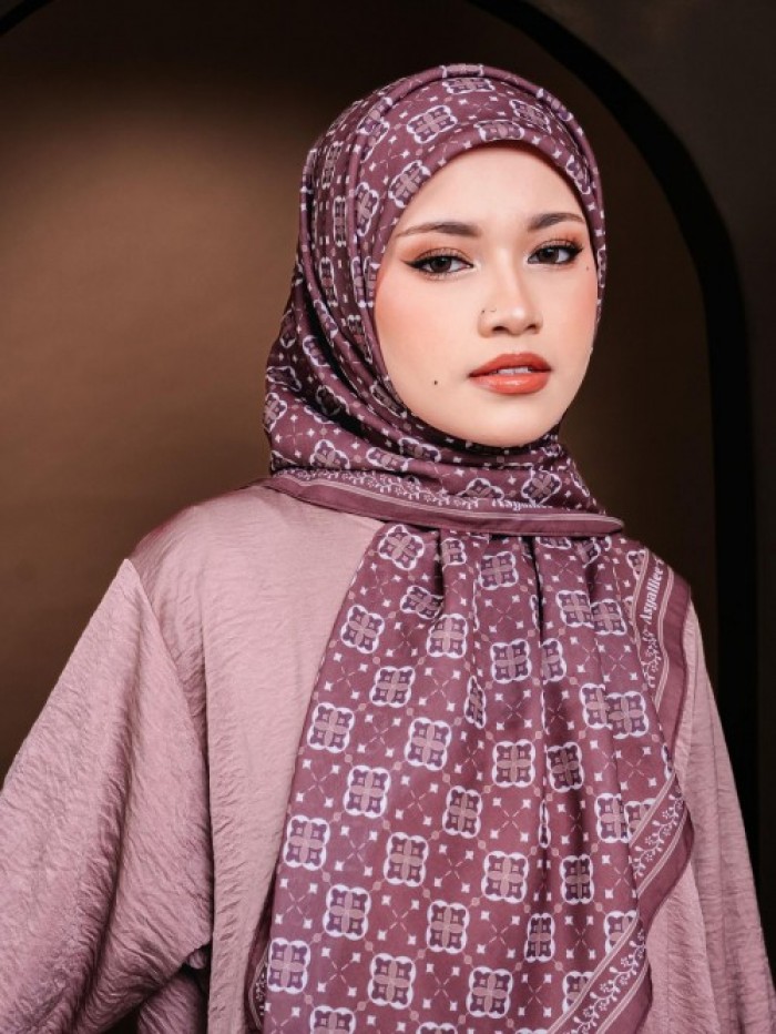 BAWAL HERA IN DEEP RED ( MINOR DEFECT )