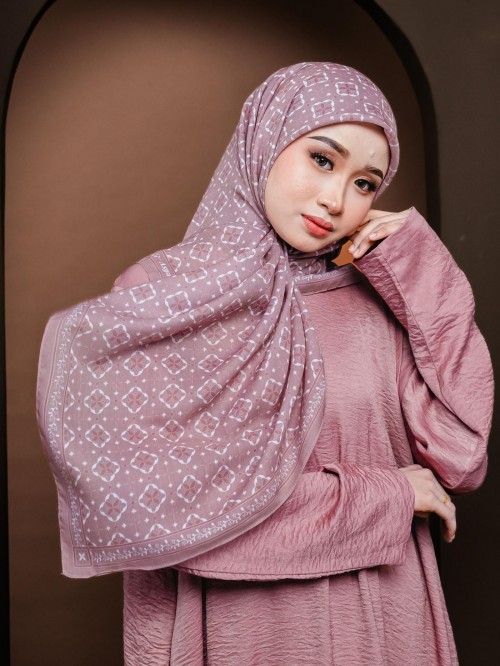 BAWAL HERA IN TURKISH ROSE ( MINOR DEFECT )