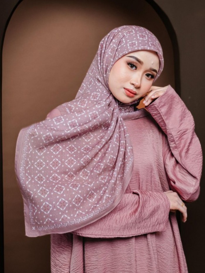 BAWAL HERA IN TURKISH ROSE ( MINOR DEFECT )