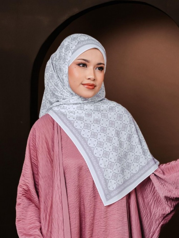 SHAWL HERA IN POWDER PINK ( MINOR DEFECT )