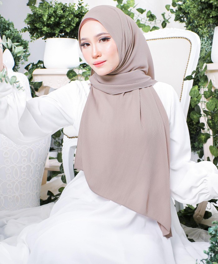 Hayyan Pleated Shawl (Baroness)