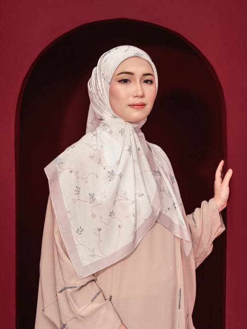 BAWAL LOUISA IN MILKY ( MINOR DEFECT )