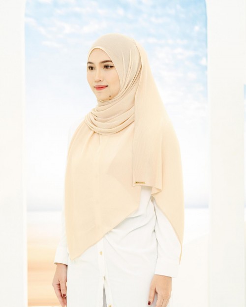 Hayyan Pleated Shawl (King Ivory) - Minor Defect